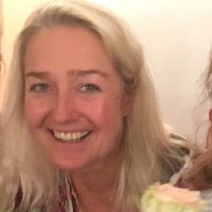 Profilbild von Bettina Wolnik-Hartung